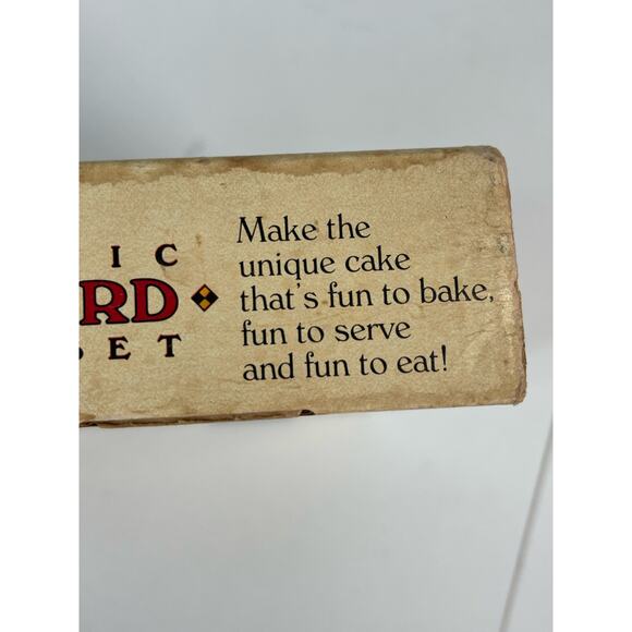 The Classic Checkerboard Cake Pan Set Chicago Metallic in Box with Guide - Picture 6 of 7